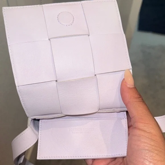 Elegant Cream Woven Women's Bag - Picture 2 of 4